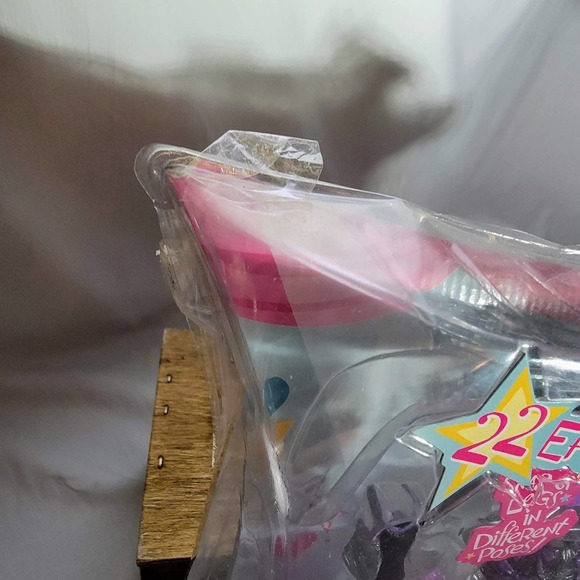 Rare Yasmin BRATZ KiDZ Concert Snap-On Fashion NIB packaging damaged - Picture 6 of 16